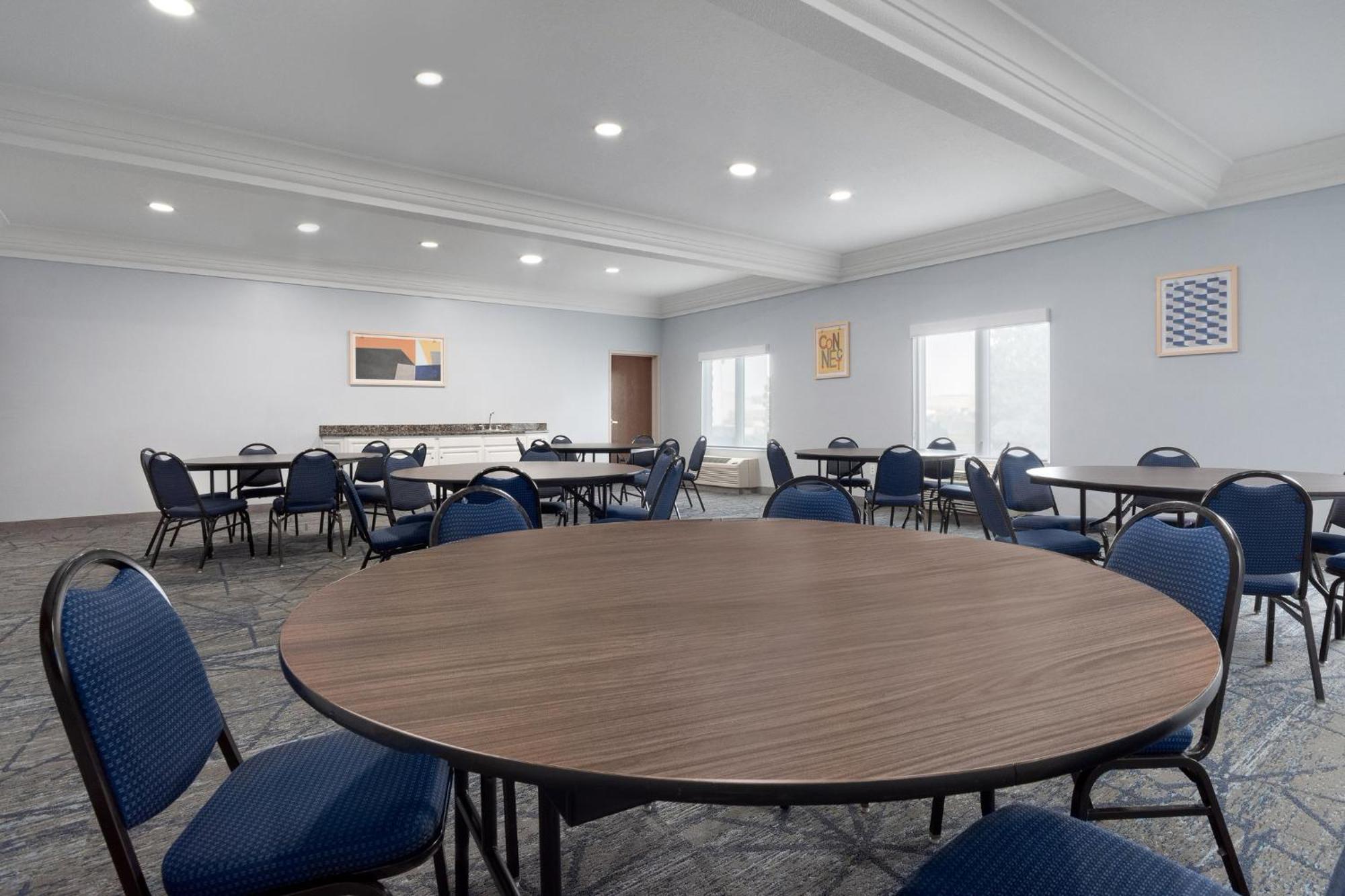 Holiday Inn Express Hotel & Suites Saginaw By Ihg Exteriör bild